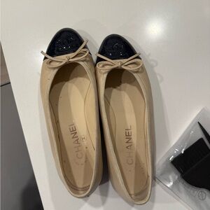 CHANEL Two-Tone Beige and Black Flats